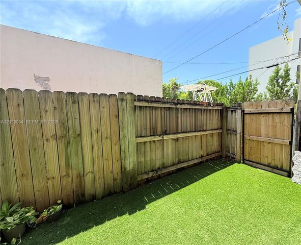 1722 Mayo Street 105, Hollywood, FL 33020