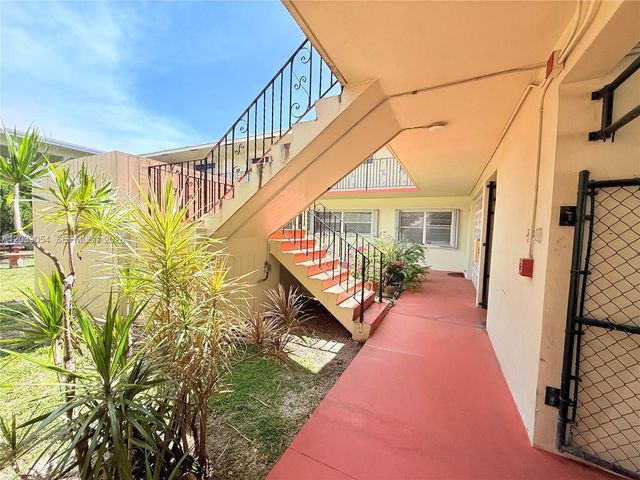 1722 Mayo Street 105, Hollywood, FL 33020