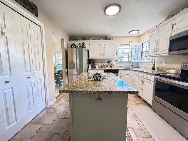805 Overbrook Drive, Fort Walton Beach, FL 32547