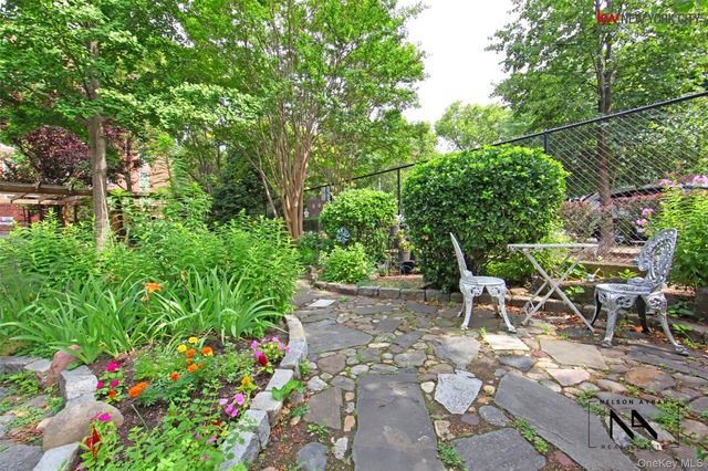 46-01 39th Avenue 103, Sunnyside, NY 11104