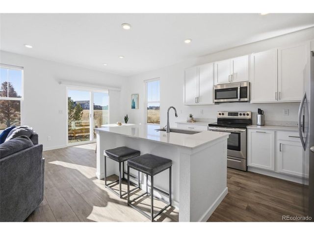 930 Thinleaf Ln, Elizabeth, CO 80107