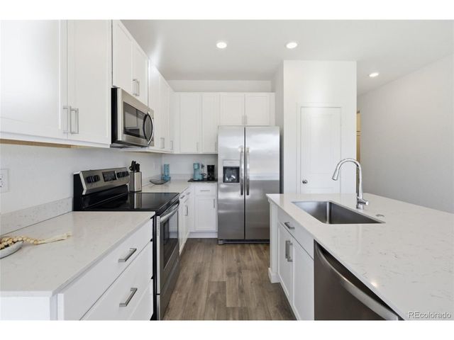 930 Thinleaf Ln, Elizabeth, CO 80107