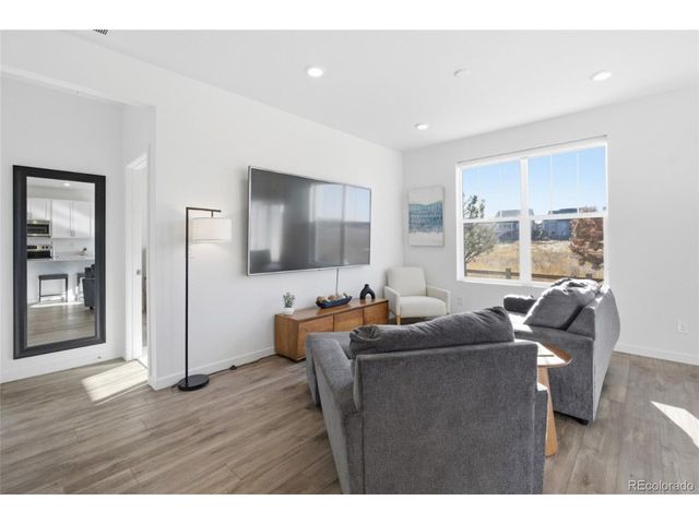 930 Thinleaf Ln, Elizabeth, CO 80107