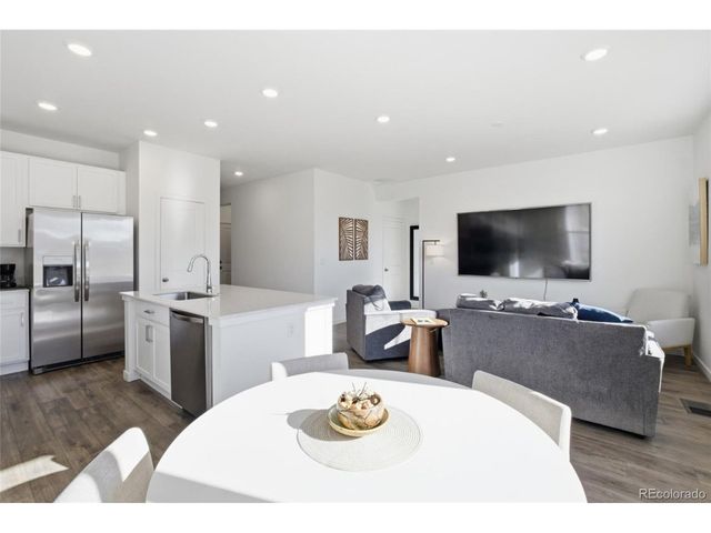 930 Thinleaf Ln, Elizabeth, CO 80107