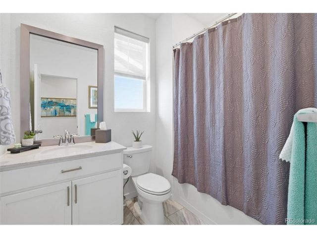 930 Thinleaf Ln, Elizabeth, CO 80107