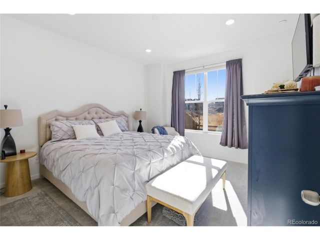 930 Thinleaf Ln, Elizabeth, CO 80107