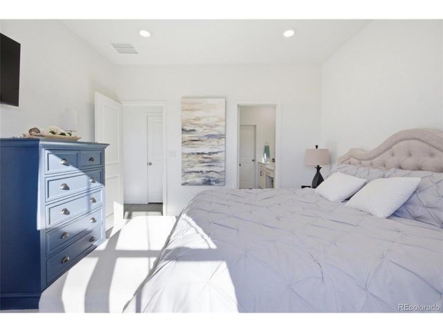 930 Thinleaf Ln, Elizabeth, CO 80107