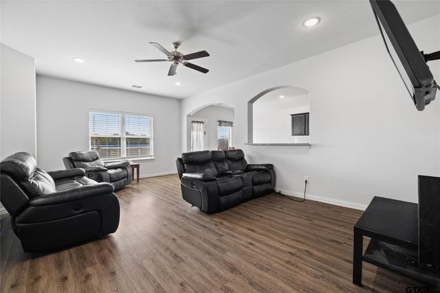 503 Cottage Row, Mabank, TX 75147