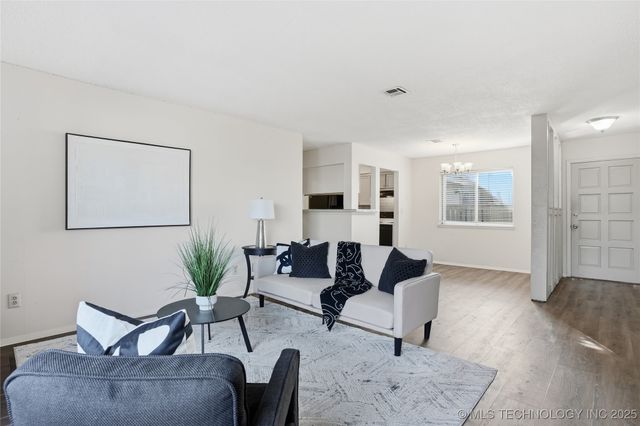 6732 S Lewis Avenue 312, Tulsa, OK 74136