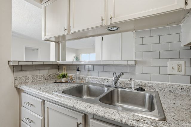 6732 S Lewis Avenue 312, Tulsa, OK 74136