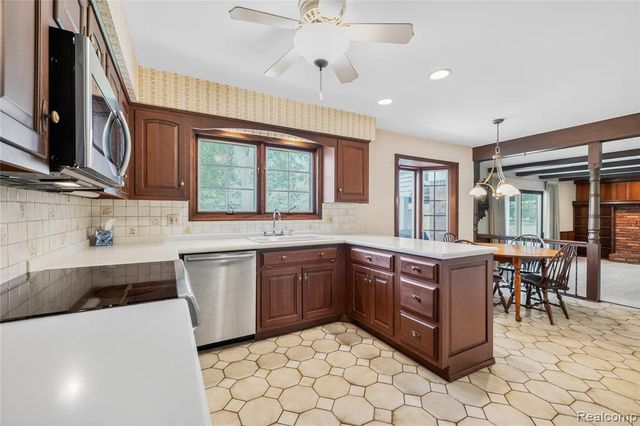 8236 Burning Bush Road, Grosse Ile, MI 48138