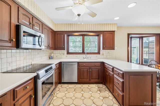 8236 Burning Bush Road, Grosse Ile, MI 48138