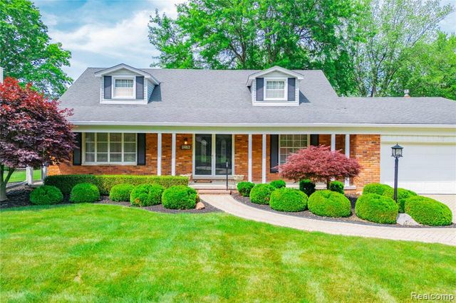 8236 Burning Bush Road, Grosse Ile, MI 48138