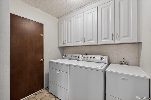8236 Burning Bush Road, Grosse Ile, MI 48138
