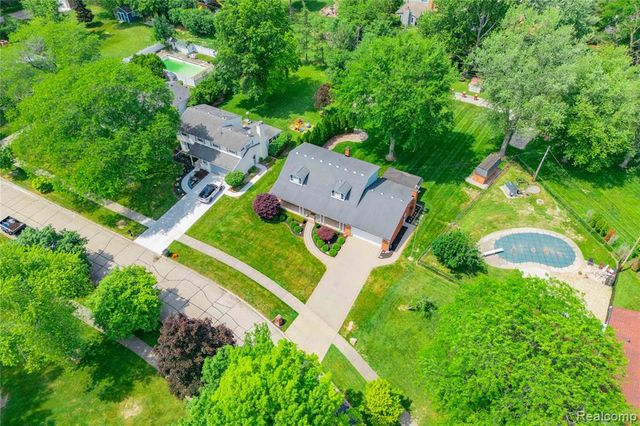 8236 Burning Bush Road, Grosse Ile, MI 48138