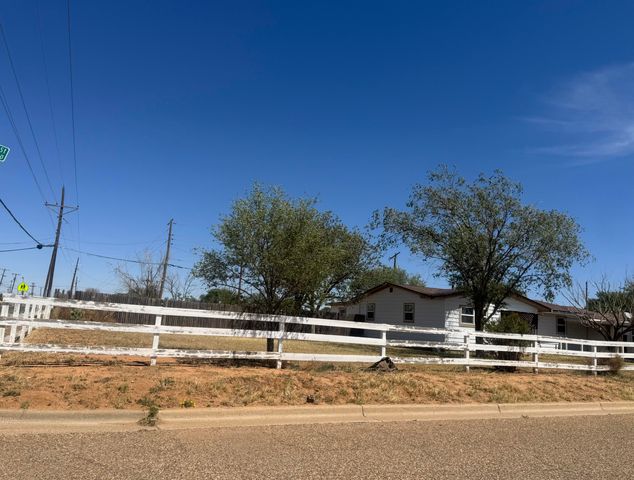 3303 E 14th Street, Lubbock, TX 79403