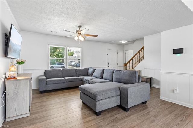 160 Fairmont DR, Hampton, VA 23666
