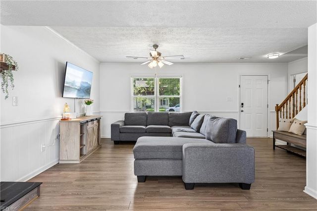160 Fairmont DR, Hampton, VA 23666