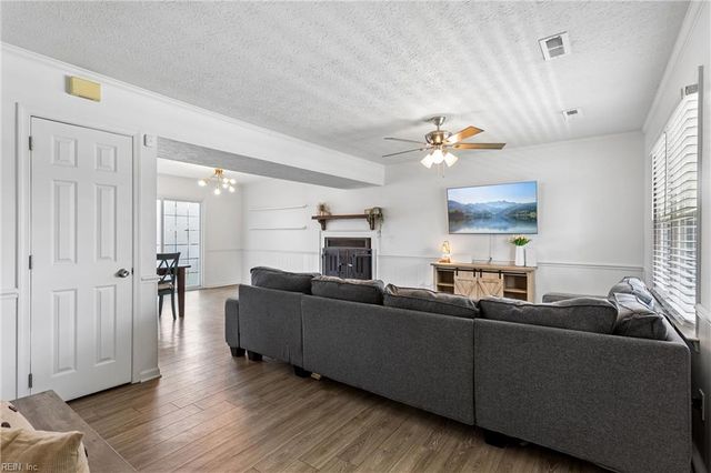 160 Fairmont DR, Hampton, VA 23666