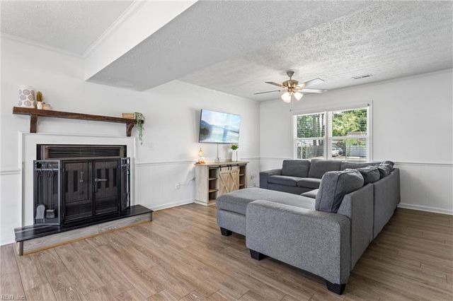 160 Fairmont DR, Hampton, VA 23666