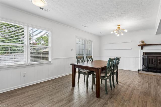 160 Fairmont DR, Hampton, VA 23666