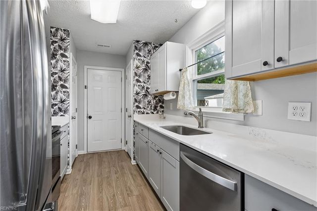 160 Fairmont DR, Hampton, VA 23666