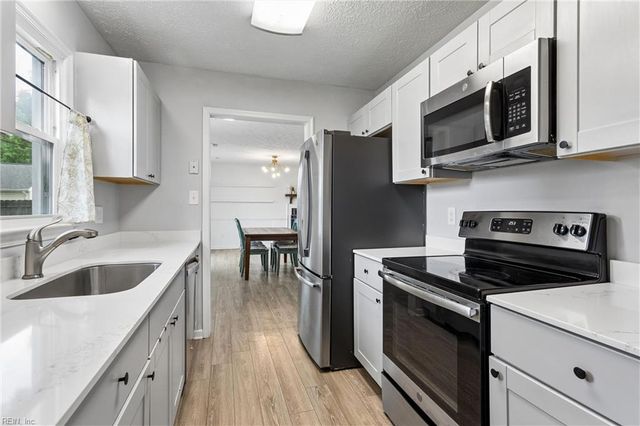 160 Fairmont DR, Hampton, VA 23666