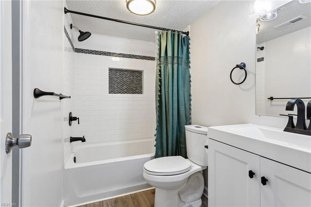 160 Fairmont DR, Hampton, VA 23666