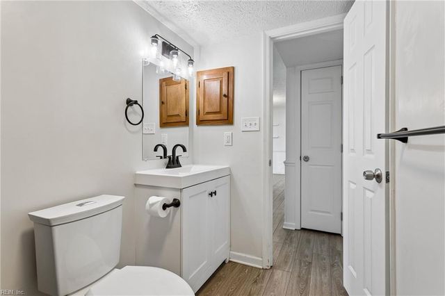 160 Fairmont DR, Hampton, VA 23666