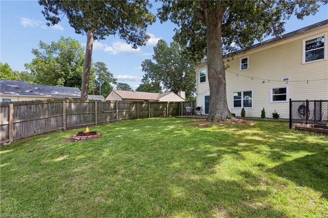 160 Fairmont DR, Hampton, VA 23666