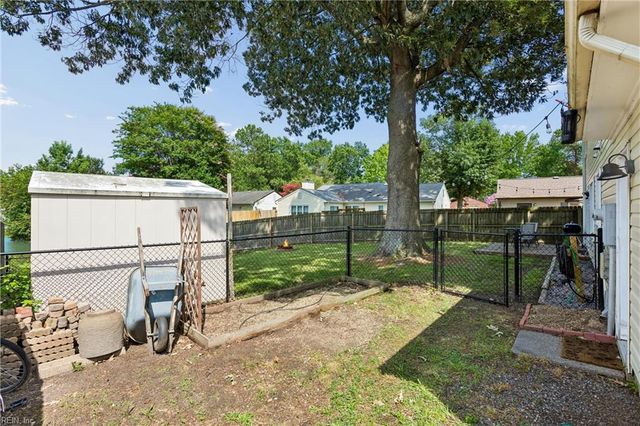 160 Fairmont DR, Hampton, VA 23666