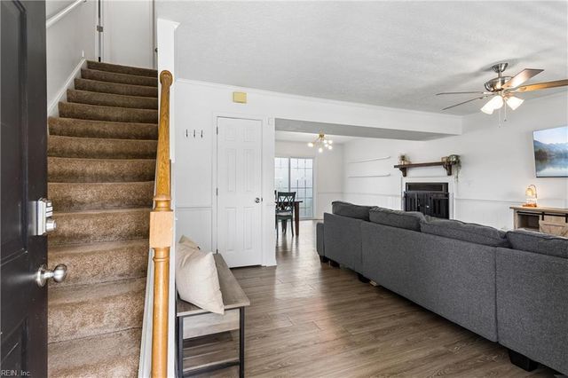 160 Fairmont DR, Hampton, VA 23666