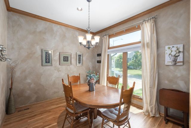 8024 E Greenbriar Ct, Wichita, KS 67226