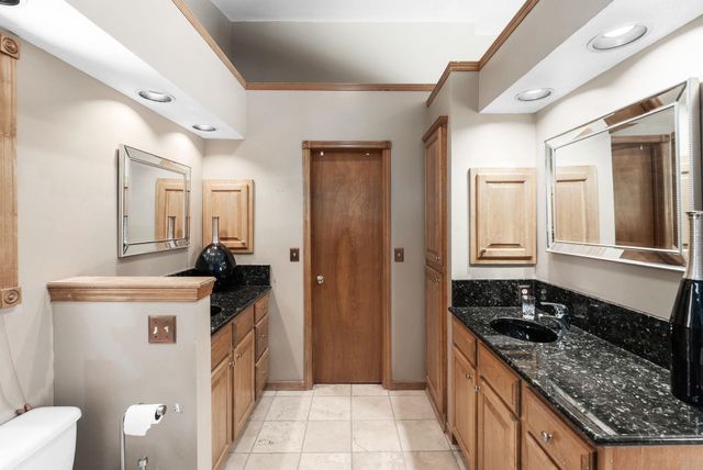 8024 E Greenbriar Ct, Wichita, KS 67226