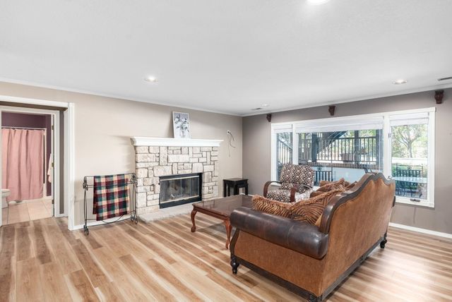 8024 E Greenbriar Ct, Wichita, KS 67226