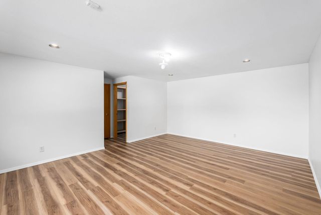 8024 E Greenbriar Ct, Wichita, KS 67226