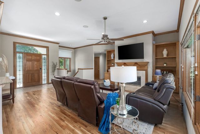 8024 E Greenbriar Ct, Wichita, KS 67226