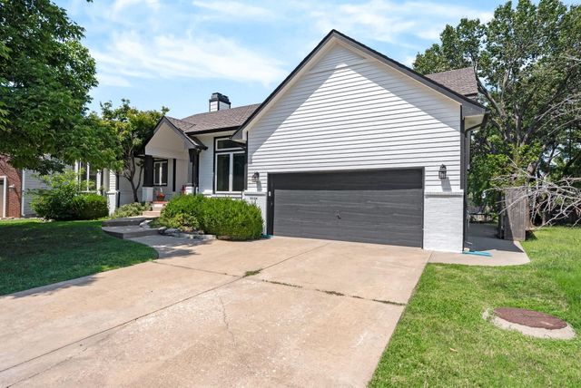 8024 E Greenbriar Ct, Wichita, KS 67226