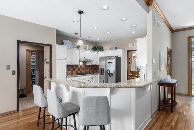 8024 E Greenbriar Ct, Wichita, KS 67226