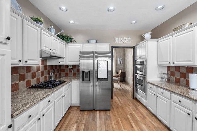 8024 E Greenbriar Ct, Wichita, KS 67226