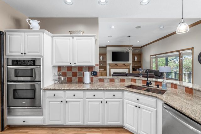 8024 E Greenbriar Ct, Wichita, KS 67226