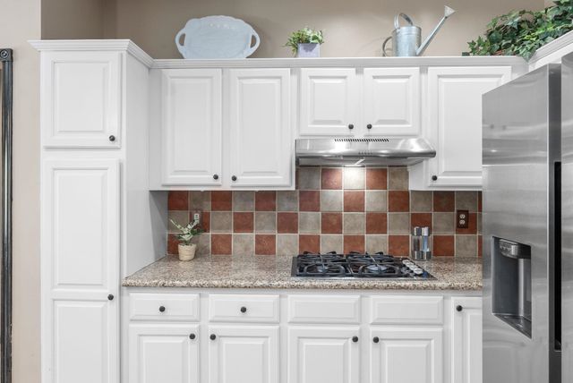 8024 E Greenbriar Ct, Wichita, KS 67226