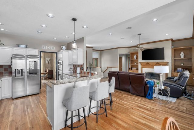 8024 E Greenbriar Ct, Wichita, KS 67226