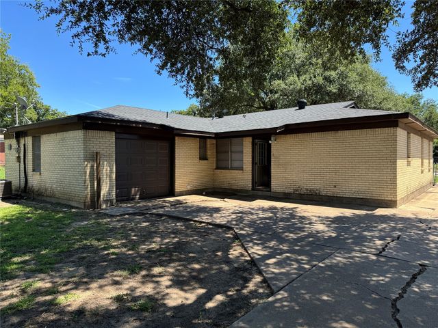 8552 Gibbs Drive, White Settlement, TX 76108