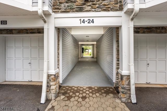 18 Whisper Way, Roxbury Twp., NJ 07852