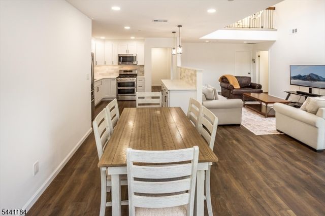 18 Whisper Way, Roxbury Twp., NJ 07852