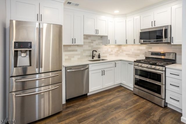 18 Whisper Way, Roxbury Twp., NJ 07852