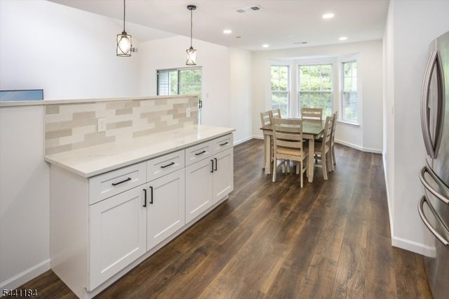 18 Whisper Way, Roxbury Twp., NJ 07852