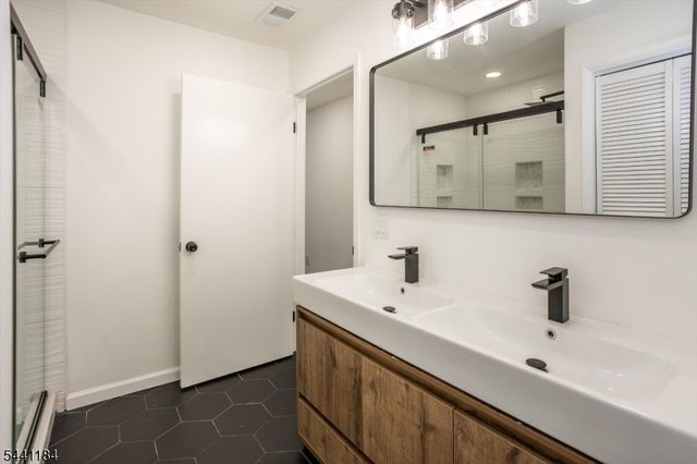 18 Whisper Way, Roxbury Twp., NJ 07852