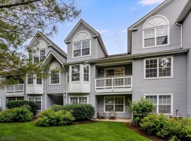 18 Whisper Way, Roxbury Twp., NJ 07852